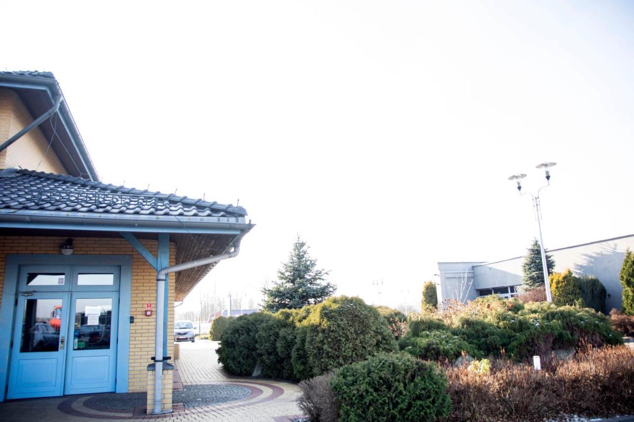 Weranda Restaurant&Rooms Tychy Exterior foto